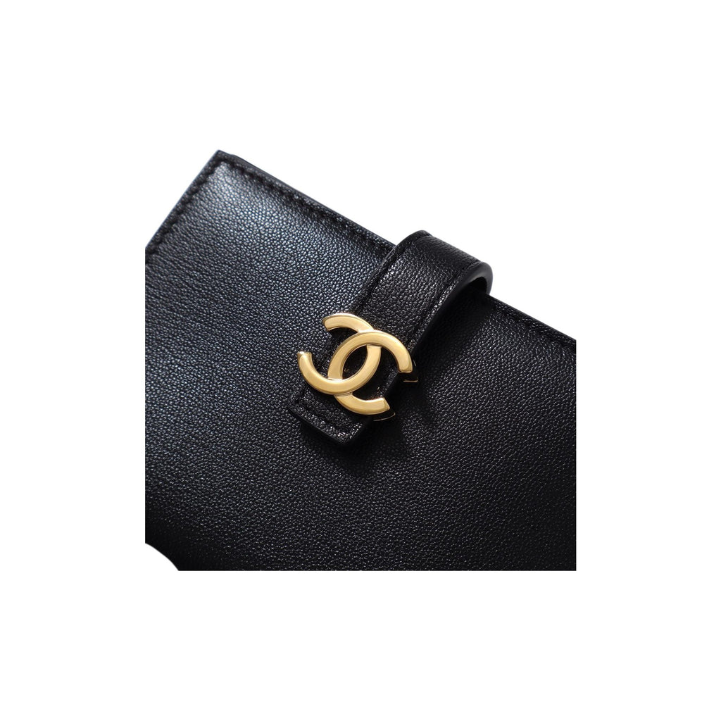 CHANEL 26A CC Logo Grained Goatskin Wallet in Black - AP5330
