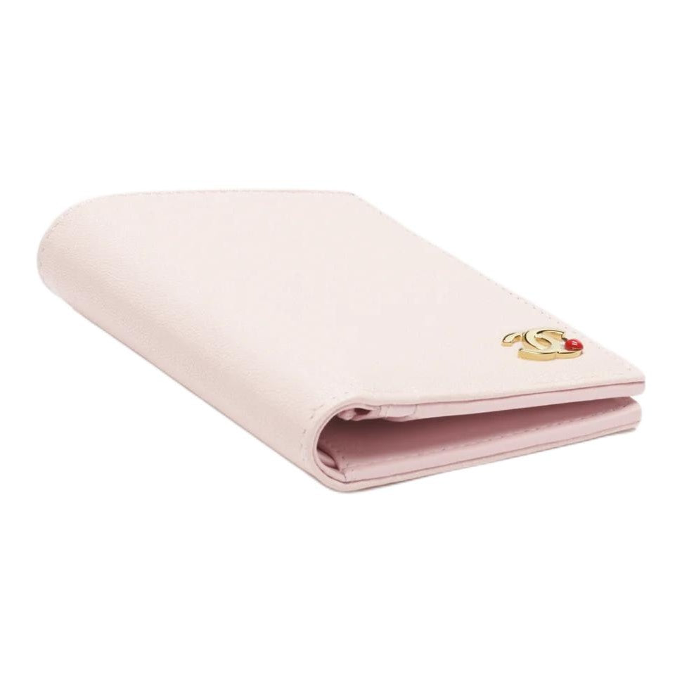 CHANEL 26A Metiers d'Art CC Logo Grained Sheepskin Passport Holder in Light Pink - AP5303
