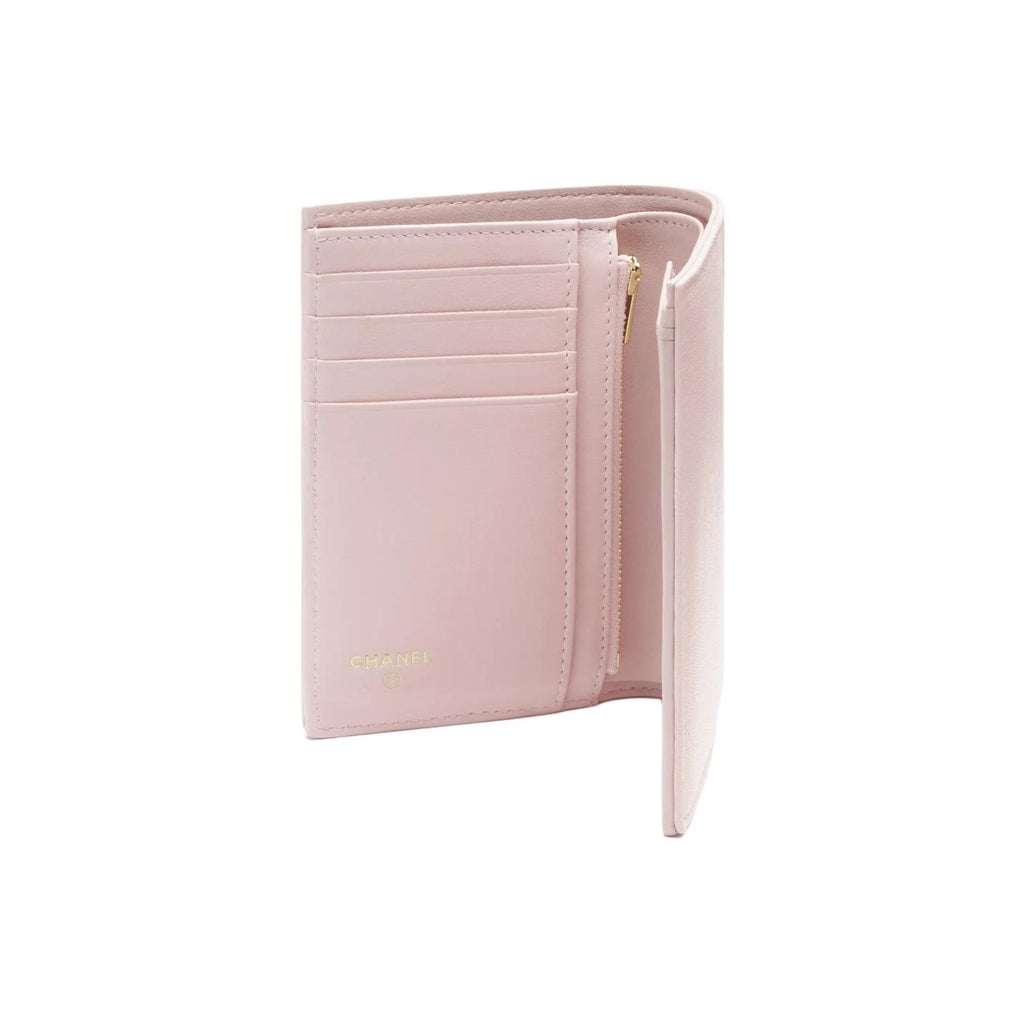 CHANEL 26A Metiers d'Art CC Logo Grained Sheepskin Passport Holder in Light Pink - AP5303