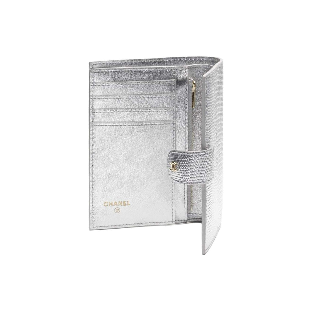CHANEL 26B CC Logo Lizard-Embossed Calfskin Passport Holder in Silver - AP5193