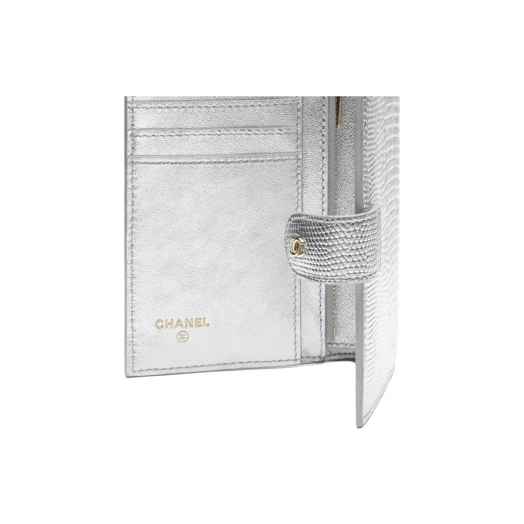 CHANEL 26B CC Logo Lizard-Embossed Calfskin Passport Holder in Silver - AP5193