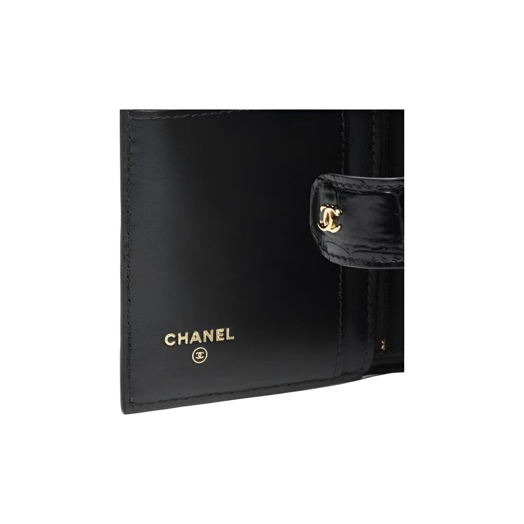 CHANEL 26S CC Logo Croc-Embossed Calfskin Passport Wallet in Black - AP5193